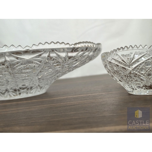 595M - Large Vintage Decorative Round Crystal Serving Bowl, (Approx. Ø: 36cm), Together with 4 x Matching B... 