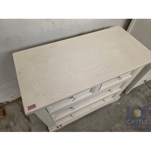 607M - White Painted Wooden 4-Drawer Chest of Drawers with Crystal Effect Handles, (Approx. 92 x 44 x 80cm)