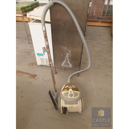 635M - Domo 2000watt Compact Vacuum Cleaner, Working When Lotted.