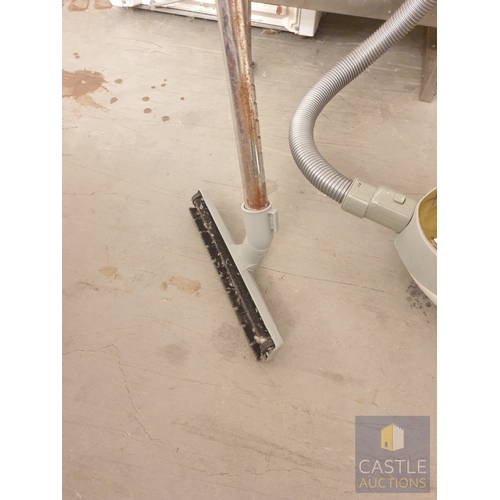 635M - Domo 2000watt Compact Vacuum Cleaner, Working When Lotted.