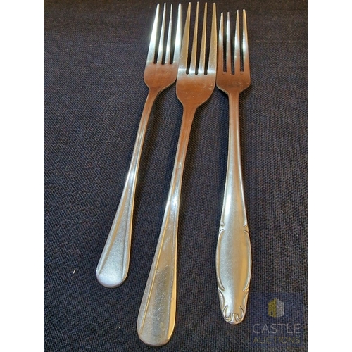 643M - Assorted Stainless Steel Cutlery (Approx. x27), See Multiple Photos.