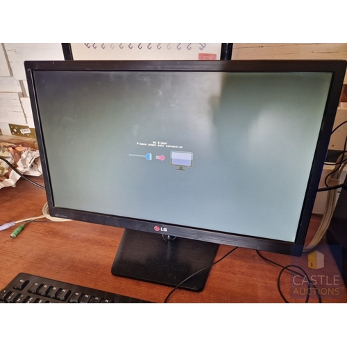 690M - Computer Lot; Desktop PC with 160GB HD, 2.4Ghz Intel Core 2, Windows 7 Ultimate, Together with LG 22... 