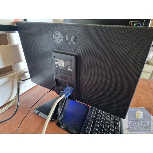 690M - Computer Lot; Desktop PC with 160GB HD, 2.4Ghz Intel Core 2, Windows 7 Ultimate, Together with LG 22... 