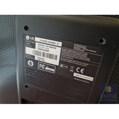 690M - Computer Lot; Desktop PC with 160GB HD, 2.4Ghz Intel Core 2, Windows 7 Ultimate, Together with LG 22... 