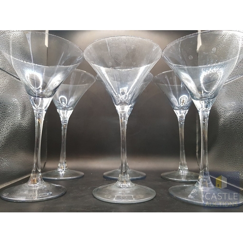 694M - Set of 6 x Classic Martini Glasses, (6).