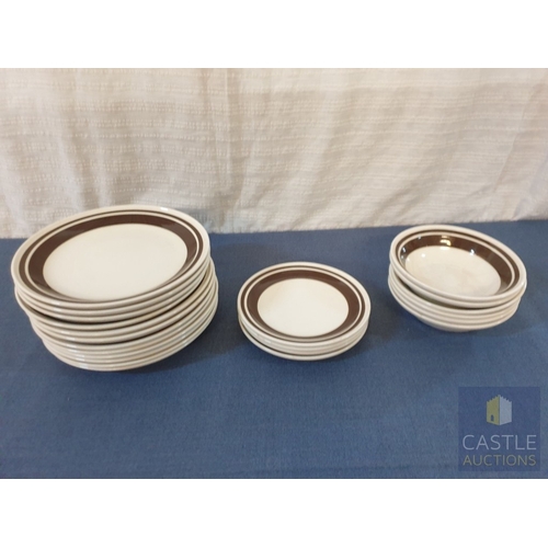 703H - Vintage Carrigaline Pottery Dinner Plates, Side Plates & Bowls. (22)