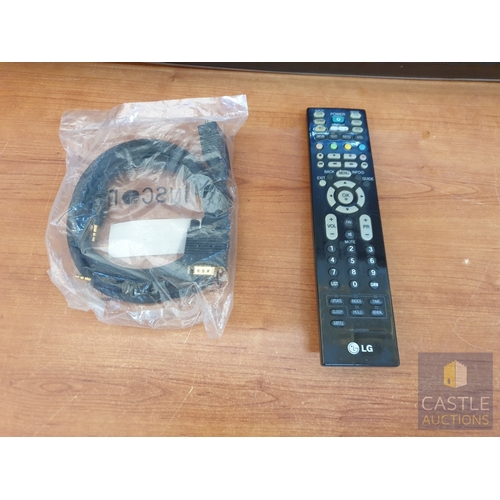 738L - LG 32'' LCD Television (Model No. 32LB75-ZB), with Remote Control, * Basic Test & Turns On *, Nb. No... 