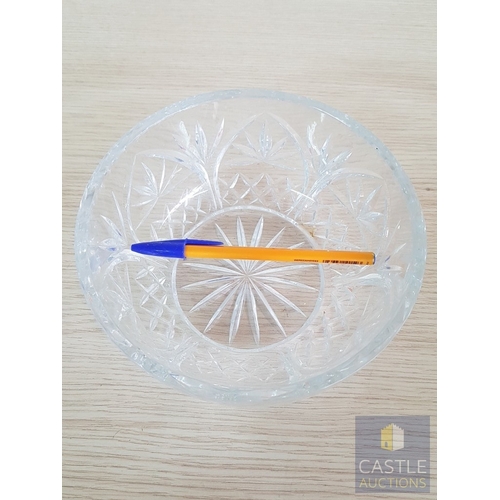 827J - Retro Style Tableware Crystal Collection; Ball Vase (Approx. H: 15.5cm Ø: 17cm), 2x Fruit Bowls (App... 