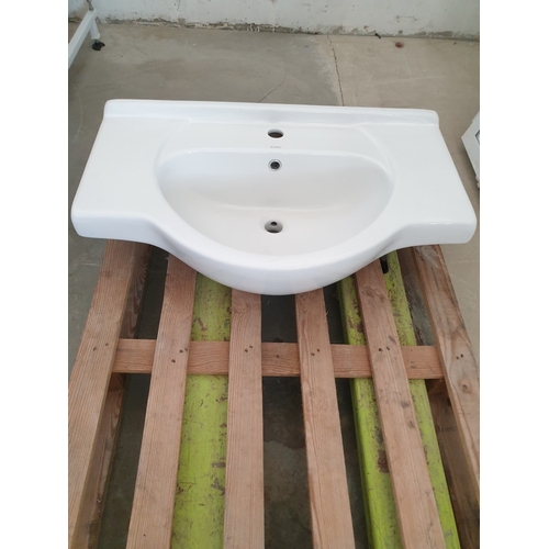 846J - White Porcelain Bathroom Sink.
Size 81 x 48 x 25cm.
Unused Shop Clearance.

Shop Clearance; RRP €160... 