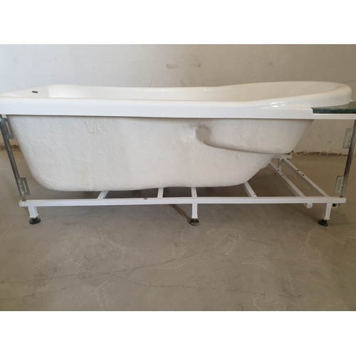 847J - Eago Kings White Acrylic Right Hand Bath Mounted On A Metal Support Frame, Size 170cm x 80cm.
Unused... 