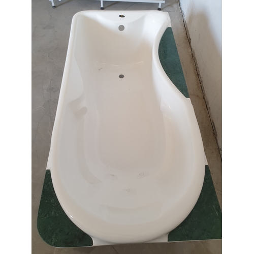847J - Eago Kings White Acrylic Right Hand Bath Mounted On A Metal Support Frame, Size 170cm x 80cm.
Unused... 