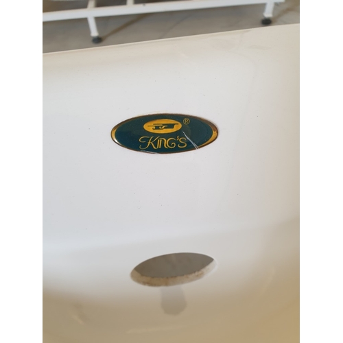 847J - Eago Kings White Acrylic Right Hand Bath Mounted On A Metal Support Frame, Size 170cm x 80cm.
Unused... 