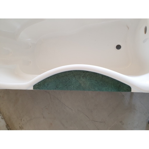 847J - Eago Kings White Acrylic Right Hand Bath Mounted On A Metal Support Frame, Size 170cm x 80cm.
Unused... 
