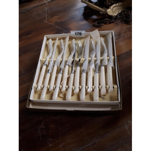 176 - Set of cutlery in original box.