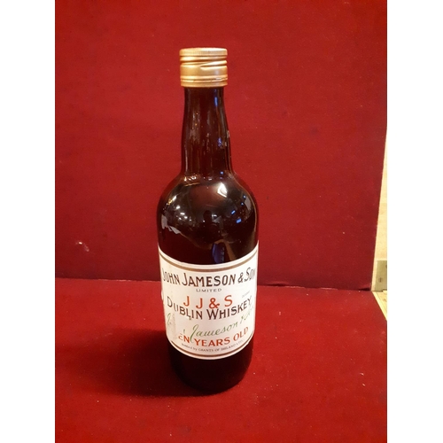 69 - An old bottle of John Jameson 10 Year Old from the 1950s, this was produced at the old Bow Street di... 