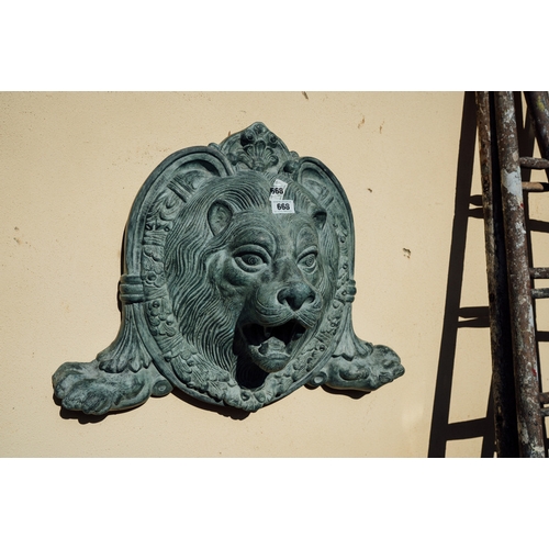 668 - Decorative bronze wall fountain in the form of a lions mask.