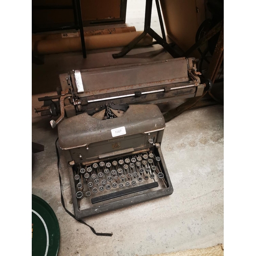 1087 - 1950's Imperial typewriter.