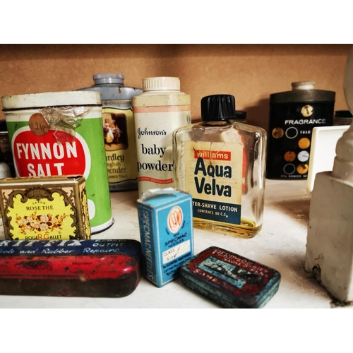 559 - Miscellaneous shelf of tins.