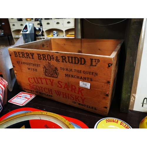 719 - Perry Brothers Cutty Sark Scotch Whiskey advertising crate {22 cm H x 44 cm W x 30 cm D}.