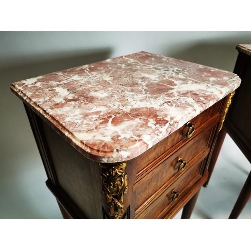 128 - Pair of exceptional quality 19th. C. French mahogany bedside lockers the rouge marble tops above a d... 