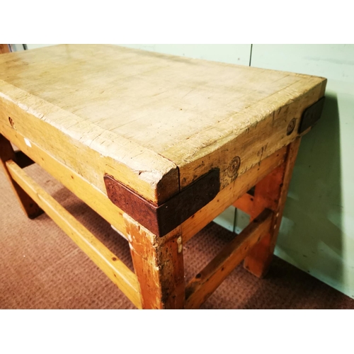 174 - Good quality early 20th C. pine butchers block on stand {80 cm H x 122 cm L x 62 cm D}.