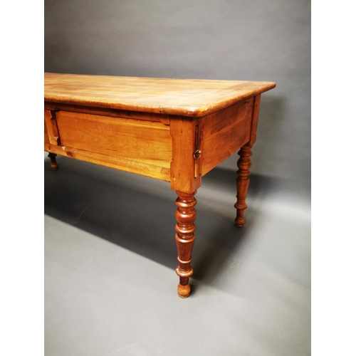 175 - Good quality 19th C. cherry wood kitchen table with single drawer in the frieze and sliding panels o... 