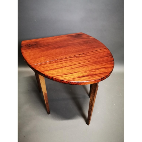 283 - Georgian mahogany drop leaf table on square tapered legs {73 cm H x 51 cm W x 73 cm D}.