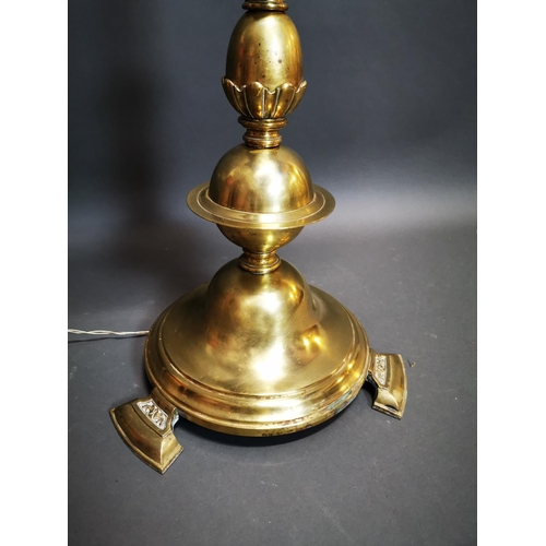 284 - Good quality Edwardian brass standard lamp {162 cm H x 45 cm Dia.}.