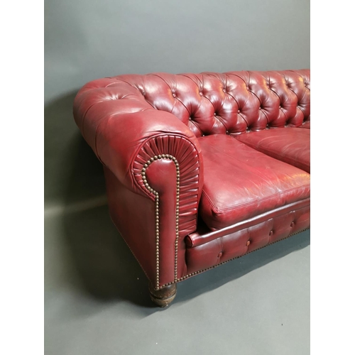 294 - Good quality hand died leather ox blood deep buttoned three seater Chesterfield sofa on turned legs ... 
