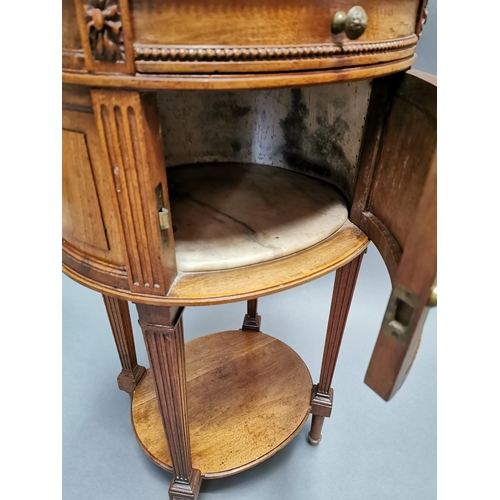 305 - Good quality 19th C. walnut oval marble top locker on square tapered legs {82 cm H x 44 cm W x 40 cm... 