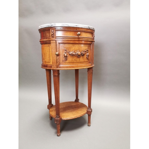 305 - Good quality 19th C. walnut oval marble top locker on square tapered legs {82 cm H x 44 cm W x 40 cm... 