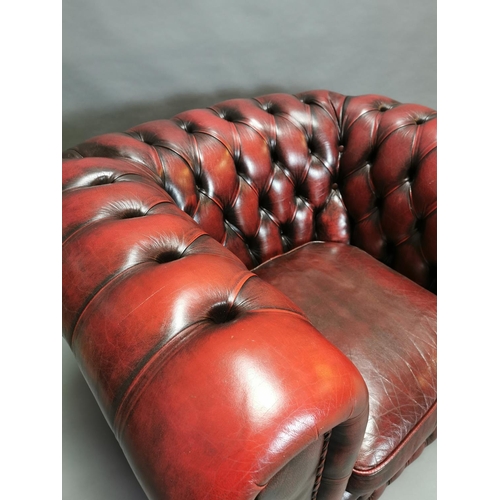 416 - Good quality oxblood leather deep buttoned Chesterfield club chair {77 cm H x 88 cm W x 86 cm D}.