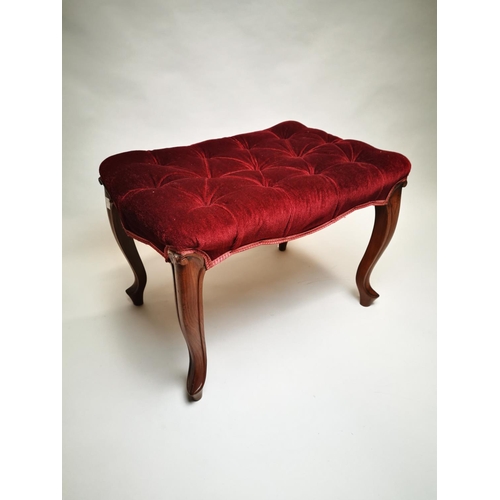 418 - Good quality Victorian mahogany and upholstered foot stool on cabriole legs {46 cm H x 64 cm W x 47 ... 
