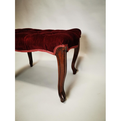 418 - Good quality Victorian mahogany and upholstered foot stool on cabriole legs {46 cm H x 64 cm W x 47 ... 