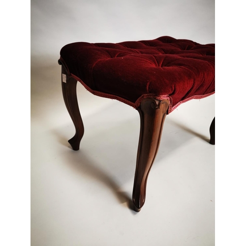 418 - Good quality Victorian mahogany and upholstered foot stool on cabriole legs {46 cm H x 64 cm W x 47 ... 