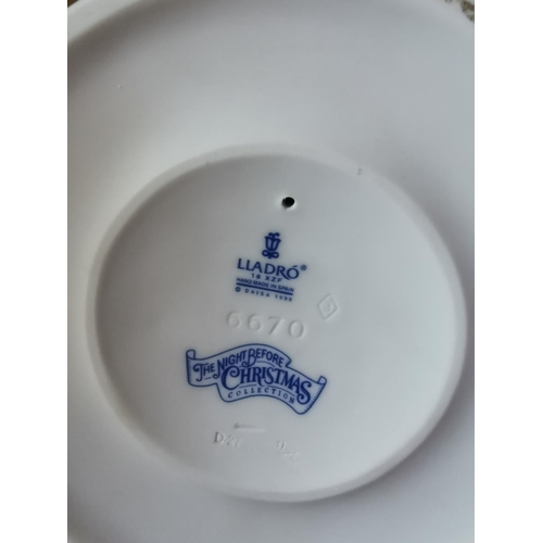 490 - Lladró The Night Before Christmas ceramic figure. { 33cm H X 16cm Dia. }.