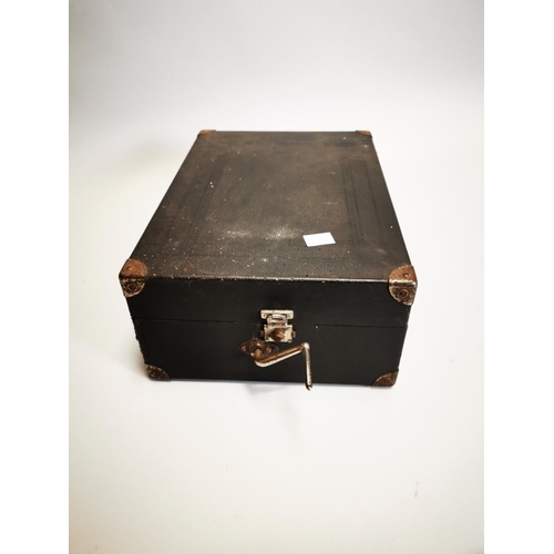 89 - 20th C. Decca suitcase gramophone {18 cm H x 29 cm W x 41 cm D}.