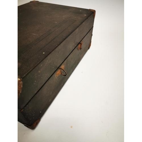 89 - 20th C. Decca suitcase gramophone {18 cm H x 29 cm W x 41 cm D}.