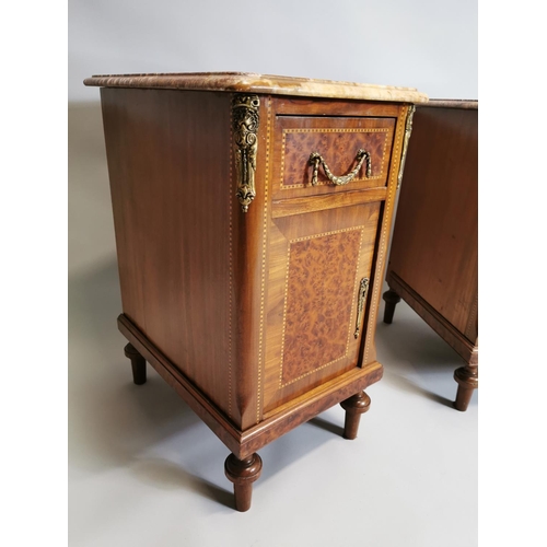 32 - Pair of early 20th. C. kingwood and walnut bedside lockers, the rouge marble tops above single drawe... 