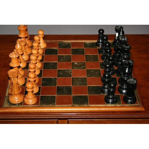 18 - Quality Italian made chess set complete with leathered top board 42cm W