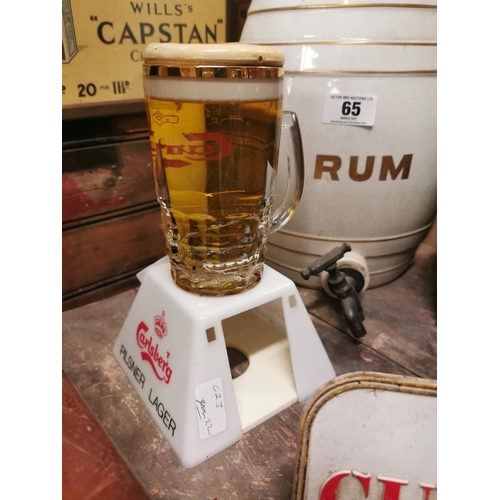 62 - Carlsberg Pilsner Lager counter light. {slight damage}. {26 cm H x 15 cm W x 15 cm D}.