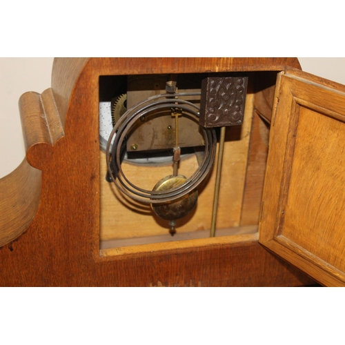 156 - Oak mantle clock {30 cm H x 39 cm W x 15 cm D}.