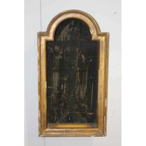 69 - Giltwood statue frame {66 cm H x 36 cm W x 10 cm D}.