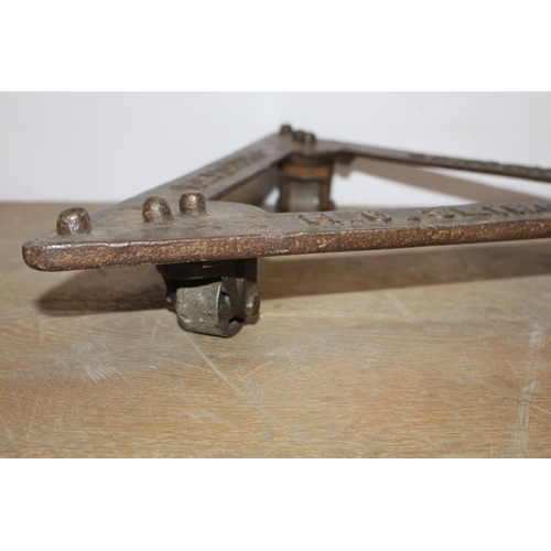 441 - Cast iron piano trolley  - H.C. Slingsby Bradford & London  { 6cm H X 54cm  Dia }.