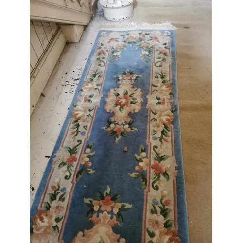 455 - Good quality decorative carpet runner {376 cm L x 69 cm W}.