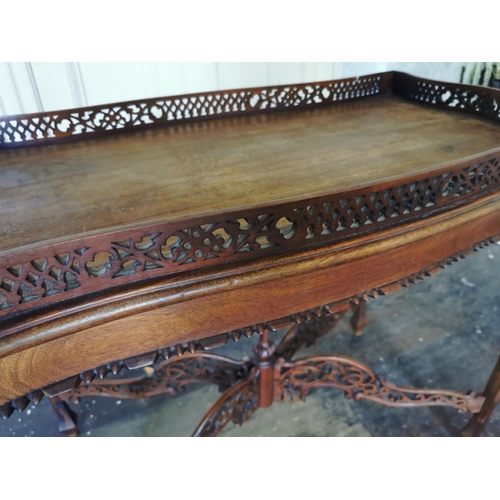 561 - Georgian mahogany tea table in the Chippendale style with pierced gallery raised on four tapered leg... 