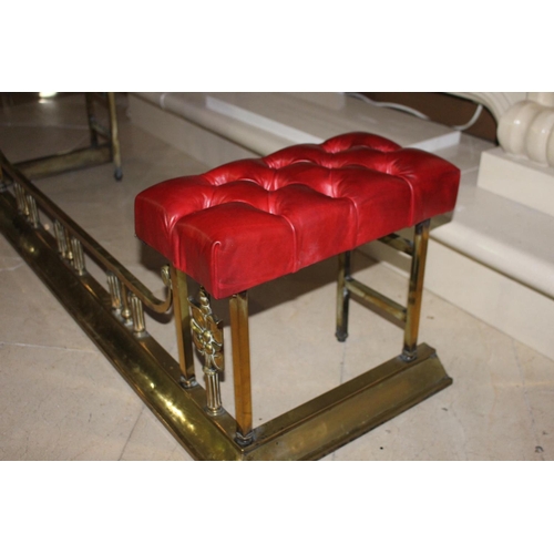 711 - Art Noueau brass deep buttoned leather upholstered club fender { 37cm H X 135cm W X 41cm D }.