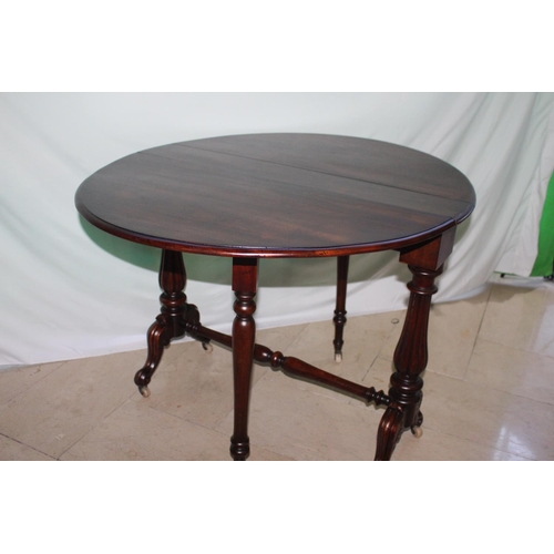 777 - 19th. C. walnut Sutherland table raised on turned supports with outswept feet and turned stretcher {... 