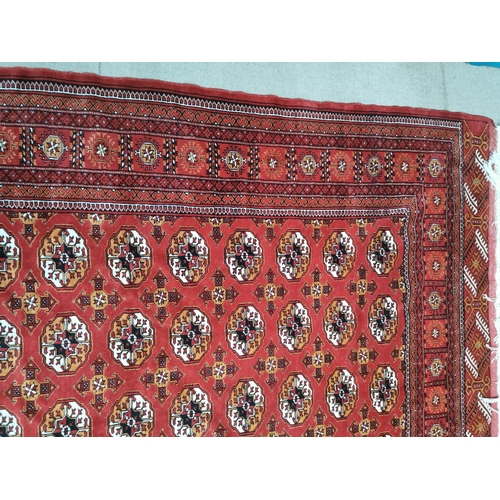 852 - Good quality Persian 100% wool hand knotted carpet square { 320cm L X 200cm W }.