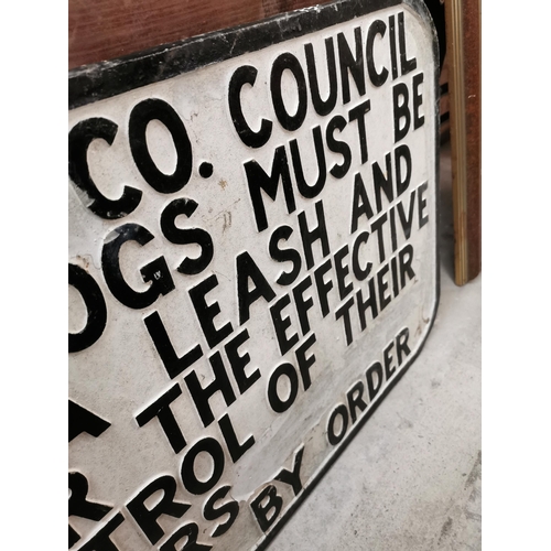 121 - Cast aluminium County Council Sign All dogs Must Be Kept On A Leash. {50 cm H x 76 cm W}.